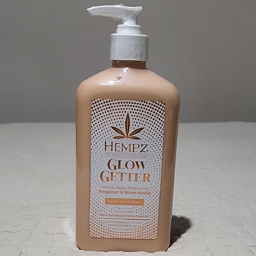 New Sealed Hempz Glow Getter Shimmering Herbal Body Moisturizer 17 Fl. Oz